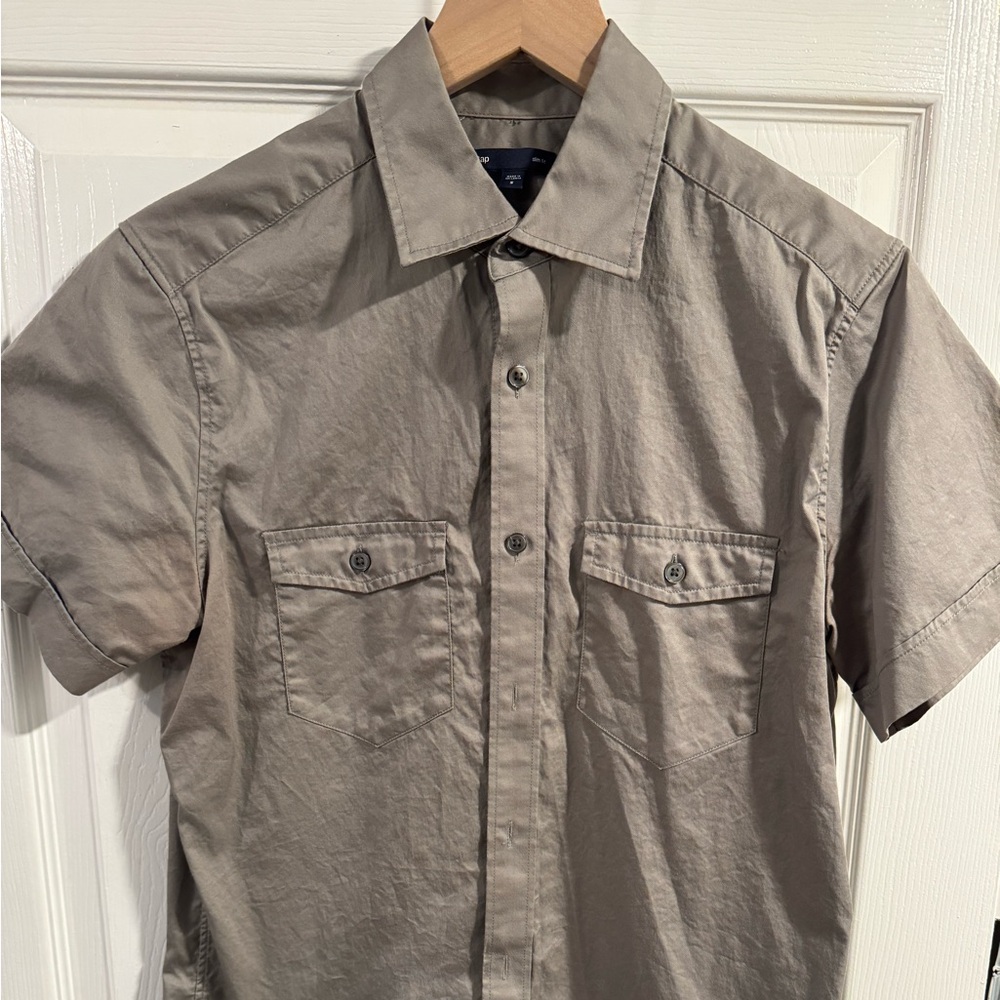 GAP casual button-up shirt